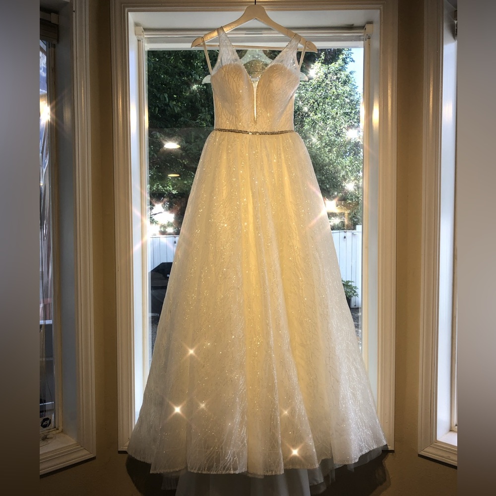 Sparkle Wedding dress petite small size